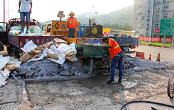 陕西高速公路收费站混凝土路面使用快干水泥