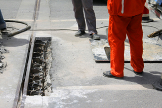 高速一级公路桥梁伸缩缝混凝土抢修